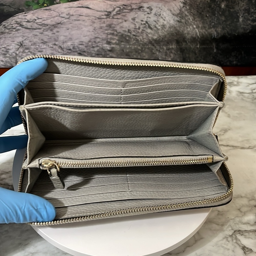 VALENTINO GARAVANI ZIP LONG WALLET WITH SILVER STUDS. - Picture 10 of 17